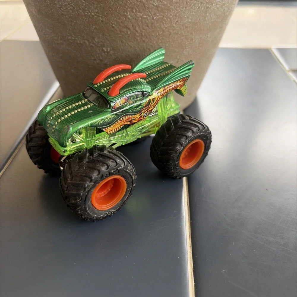 Hot Wheels Monster Jam Lot of 6 Diecast Mud Series Monster Trucks 1:64 (E3)